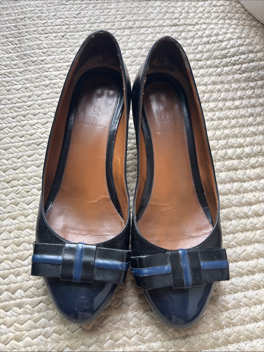 FENDI - 100% Authentic Vintage Women's Black & Navy Bow Pointed-Toe Pumps